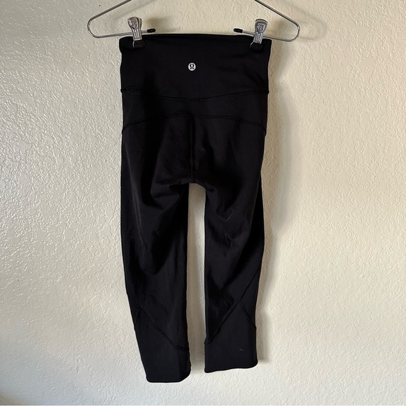 Lululemon In Movement Crop *Everlux 19" leggings size 2 - Picture 10 of 11